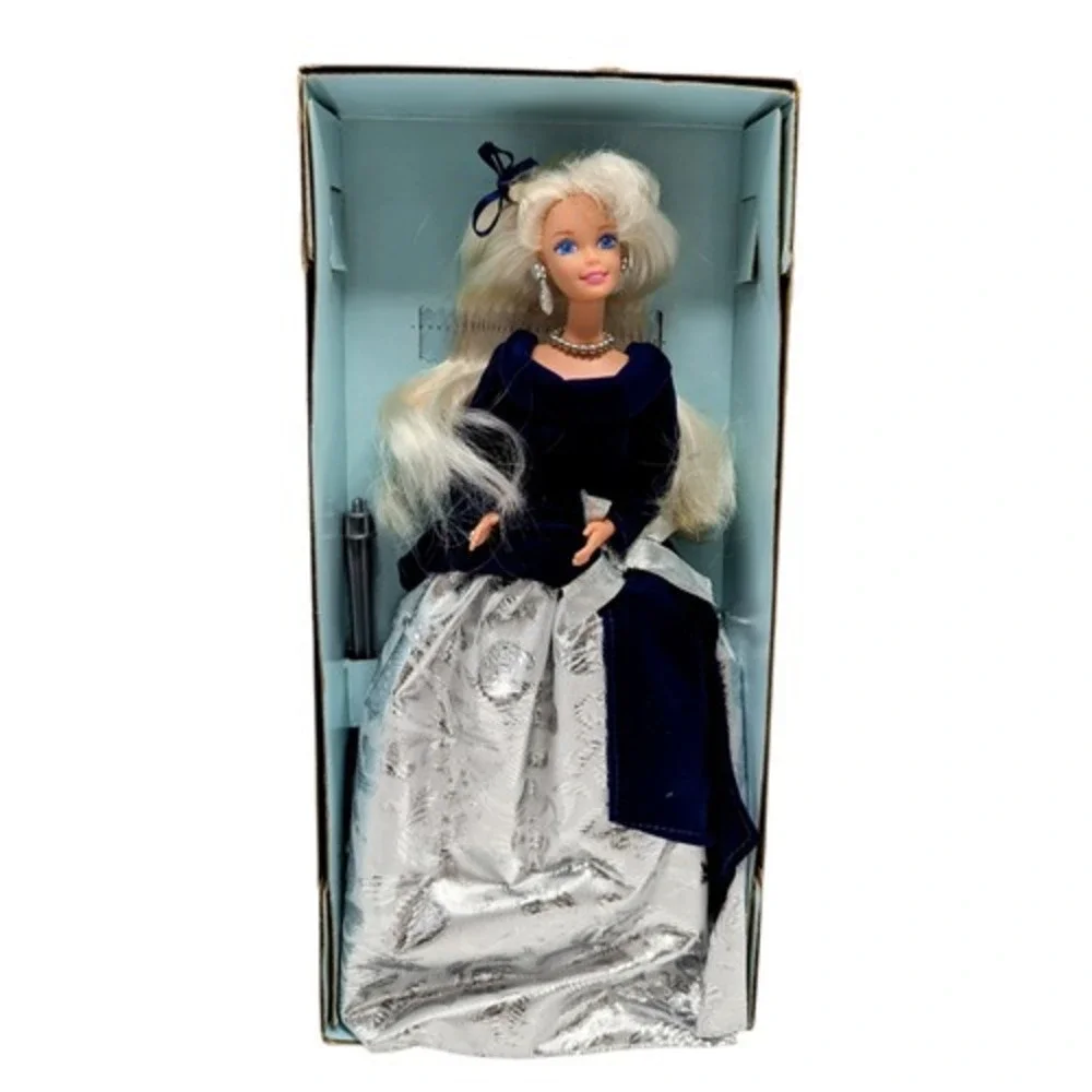 1995 Mattel Barbie Avon Exlcusive Special Edition Winter Velvet Doll 15571